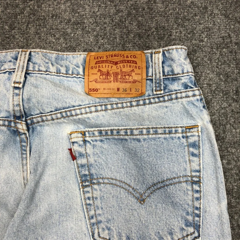 Vintage Levis 550 Relaxed Fit Jeans Mens 36x32 Light Wash Denim Made in USA 90s